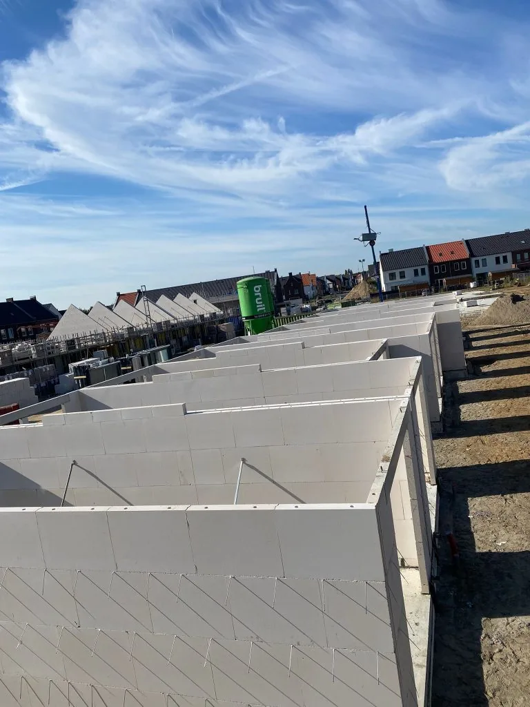 Kalkzandsteen lijmwerk Wijchen — Hendriks Huurlingsedam Wijchen — 68 woningen, uitvoering 2